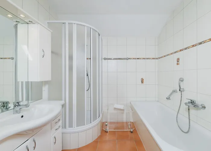 Nathalie By We Rent, Summercard Included